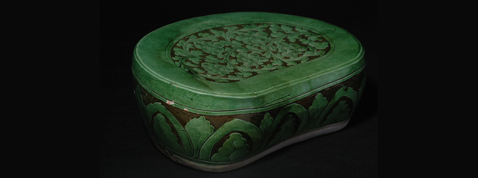 Green glazed pillow with incised pattern produced by the Cizhou Kiln in the Jin Dynasty