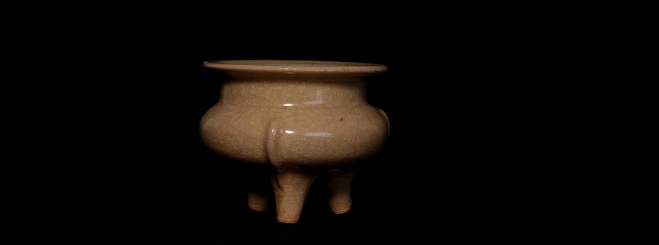  Beige celadon porcelain earthen stove of official ware of Jiaotanxia in Southern Song Dynasty D:9cm 