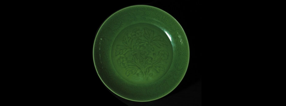  Yongle Large Longquan Tray Incised with Peony Pattern in Ming Dynasty D:36.6cm 