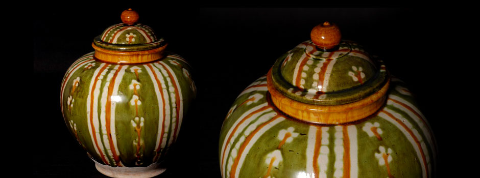Covered jar of the Tang Dynasty with tricolored strip patterns